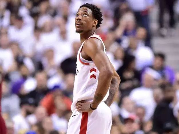 配和角色培 配和角色培