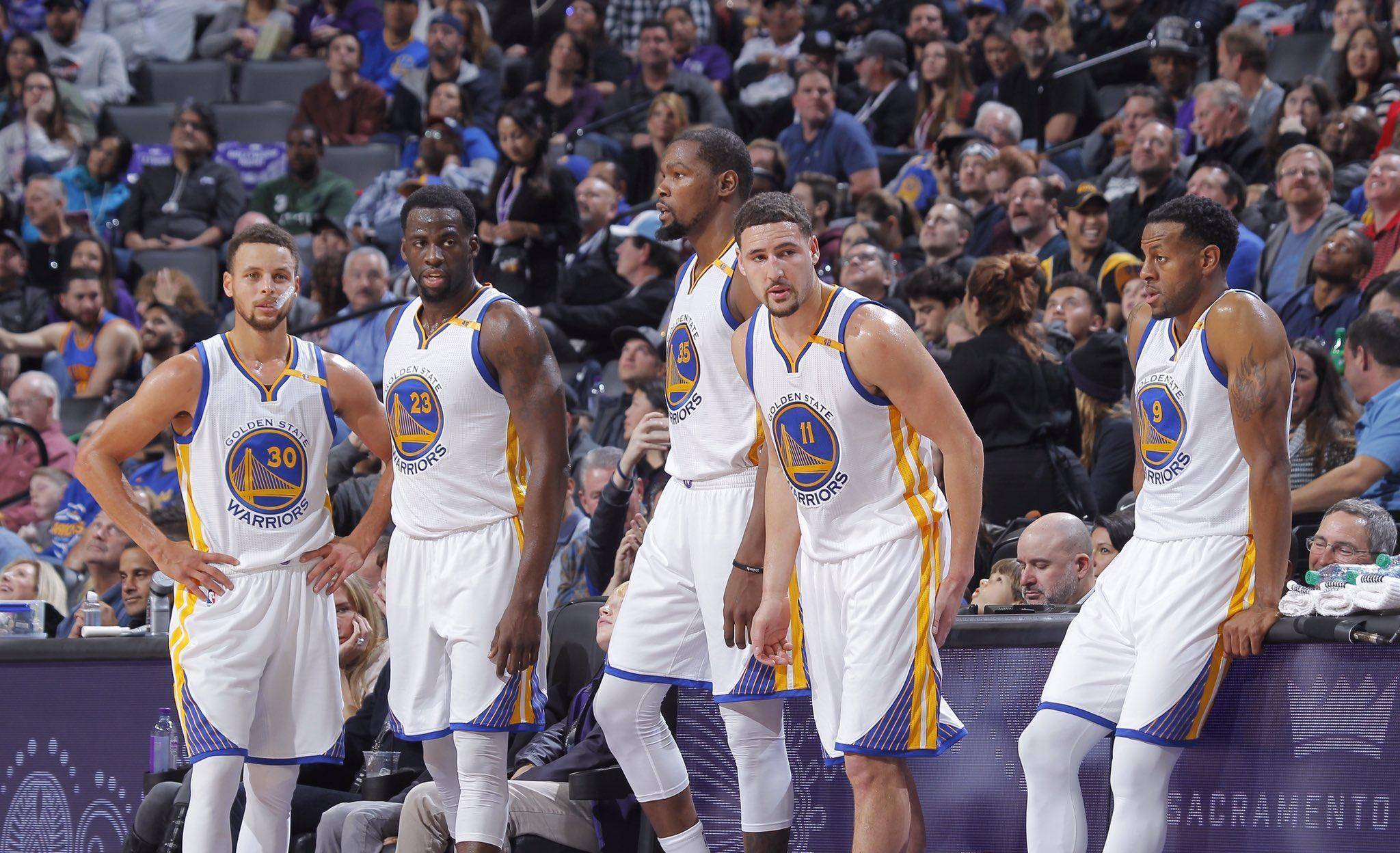 在侧翼以连 在侧翼以连